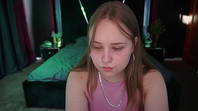 CrystallPaws online show from September 2025 01:50:01 PM
