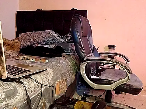 Snapshot of saenzjulieta1 chatting on October 2025 03:13:01 PM saenzjulieta1 online show from October 2025 03:13:01 PM