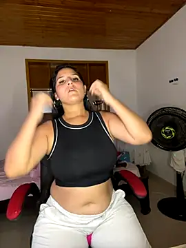 Alina0 online show from November 2025 05:05:02 PM