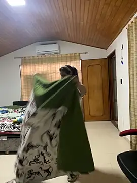 Alina0 online show from October 2025 05:46:01 PM