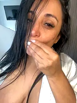 hotadhara01 online show from September 2025 03:30:02 PM