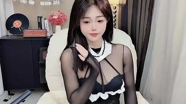 Snapshot of CeeKie chatting on April 2026 11:29:02 PM CeeKie online show from April 2026 11:29:02 PM