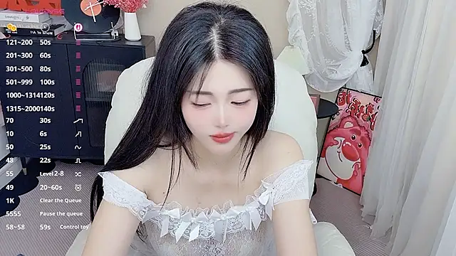 CeeKie online show from April 2026 05:33:02 AM