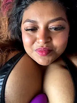 Snapshot of Hela_Collins chatting on November 2025 10:32:01 PM Hela Collins online show from November 2025 10:32:01 PM