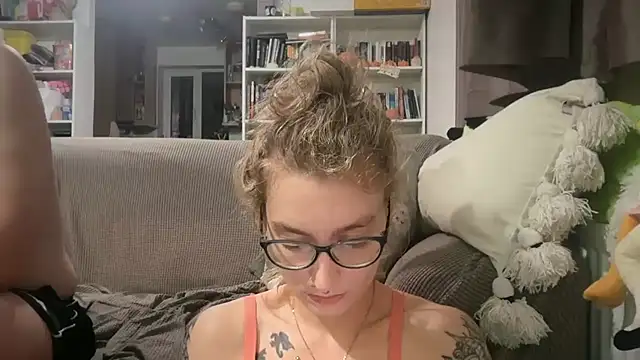 harleyblair online show from June 2026 10:18:01 PM
