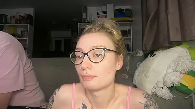 harleyblair online show from May 2026 10:06:02 PM