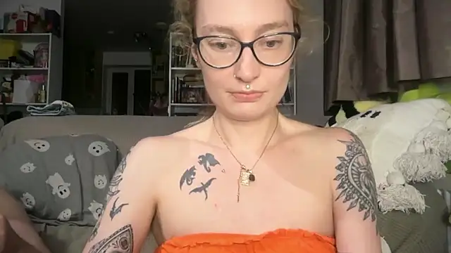 harleyblair online show from May 2026 10:04:02 PM