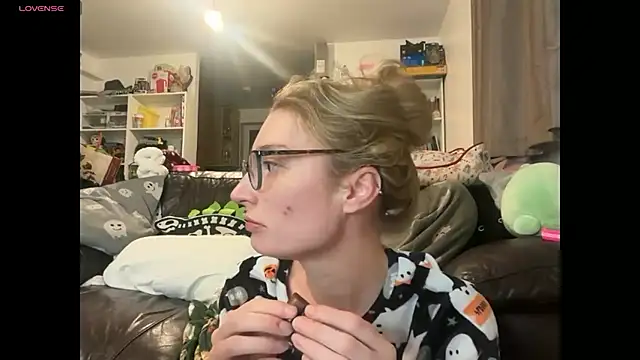 harleyblair online show from December 2025 11:10:01 PM