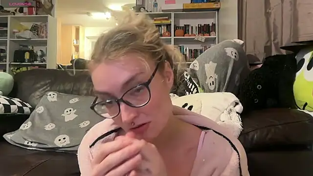 harleyblair online show from November 2025 11:27:01 PM