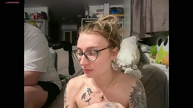 harleyblair online show from April 2026 10:04:01 PM