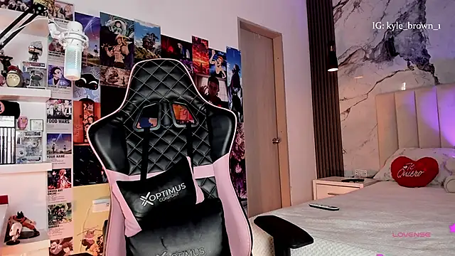 Snapshot of soy_kylebrown chatting on October 2025 03:11:01 PM soy kylebrown online show from October 2025 03:11:01 PM