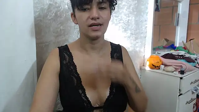 annie clark2 online show from February 2026 09:01:02 PM