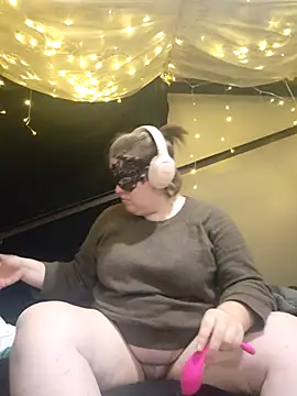 Snapshot of VeiledMuse chatting on November 2025 02:16:02 AM VeiledMuse online show from November 2025 02:16:02 AM