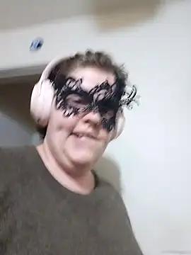 Snapshot of VeiledMuse chatting on October 2025 01:16:02 AM VeiledMuse online show from October 2025 01:16:02 AM