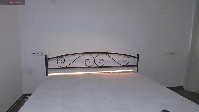 AlexsisFaee online show from April 2026 01:45:02 PM