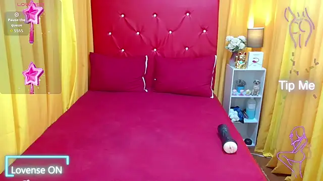 Snapshot of XxAnna_HornyxX chatting on December 2025 05:25:01 PM XxAnna HornyxX online show from December 2025 05:25:01 PM