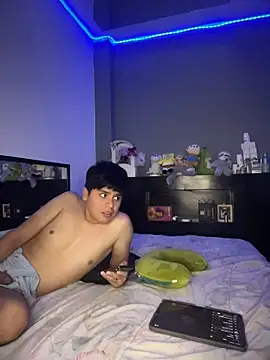 Snapshot of Kailertwink chatting on June 2026 04:11:02 PM Kailertwink online show from June 2026 04:11:02 PM