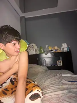 Kailertwink online show from April 2026 11:12:01 AM