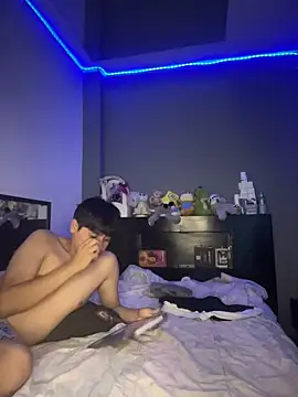 Snapshot of Kailertwink chatting on June 2026 12:44:01 AM Kailertwink online show from June 2026 12:44:01 AM