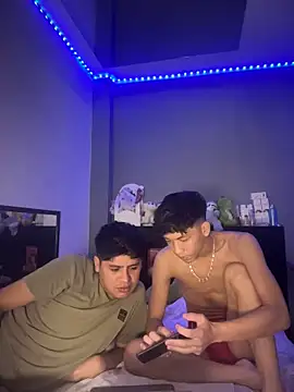 Snapshot of Kailertwink chatting on May 2026 03:37:02 PM Kailertwink online show from May 2026 03:37:02 PM