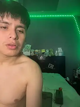 Snapshot of Kailertwink chatting on April 2026 03:35:02 AM Kailertwink online show from April 2026 03:35:02 AM