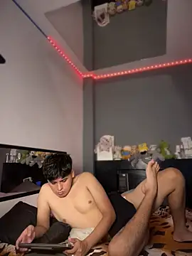 Snapshot of Kailertwink chatting on April 2026 03:44:01 AM Kailertwink online show from April 2026 03:44:01 AM