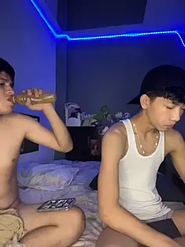 Snapshot of Kailertwink chatting on June 2026 06:40:01 PM Kailertwink online show from June 2026 06:40:01 PM