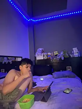 Snapshot of Kailertwink chatting on May 2026 10:02:02 PM Kailertwink online show from May 2026 10:02:02 PM