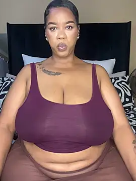Snapshot of THICKBUNNYCHICKxxx chatting on October 2025 08:32:02 PM THICKBUNNYCHICKxxx online show from October 2025 08:32:02 PM