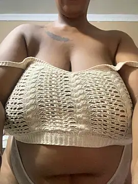 Snapshot of THICKBUNNYCHICKxxx chatting on October 2025 07:03:02 PM THICKBUNNYCHICKxxx online show from October 2025 07:03:02 PM
