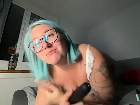 Snapshot of lablonde2025 chatting on September 2025 07:42:02 PM lablonde2025 online show from September 2025 07:42:02 PM
