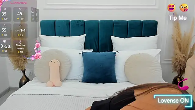 MonCarla online show from October 2025 06:25:02 AM