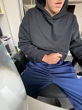 Snapshot of greggts chatting on November 2025 12:20:01 PM greggts online show from November 2025 12:20:01 PM