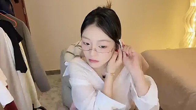 Robin-o3 online show from December 2025 04:39:02 PM