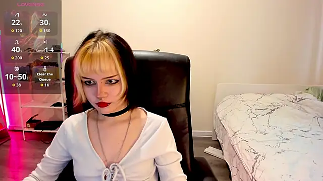 LiyaLuna online show from December 2025 11:34:02 AM