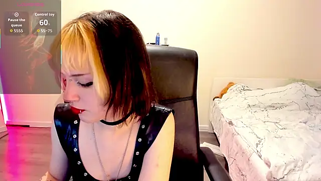 LiyaLuna online show from December 2025 01:01:02 PM