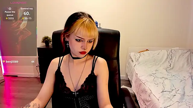 LiyaLuna online show from November 2025 12:05:02 PM