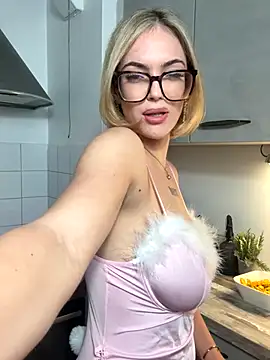 zoeypink online show from November 2025 06:30:02 PM