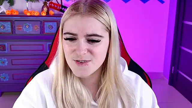 Stef Nicks online show from October 2025 09:41:01 AM