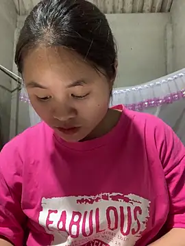 Snapshot of NhuFox chatting on December 2025 01:05:02 PM NhuFox online show from December 2025 01:05:02 PM