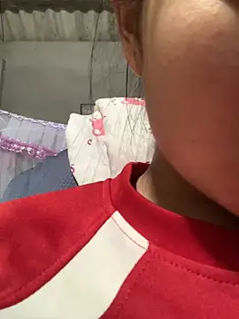 Snapshot of NhuFox chatting on September 2025 01:28:02 PM NhuFox online show from September 2025 01:28:02 PM