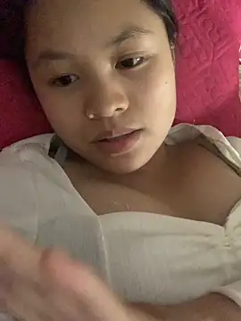 Snapshot of NhuFox chatting on November 2025 01:15:01 PM NhuFox online show from November 2025 01:15:01 PM