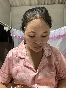 Snapshot of NhuFox chatting on October 2025 01:03:01 PM NhuFox online show from October 2025 01:03:01 PM