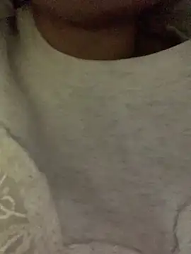 Snapshot of NhuFox chatting on December 2025 12:44:02 PM NhuFox online show from December 2025 12:44:02 PM