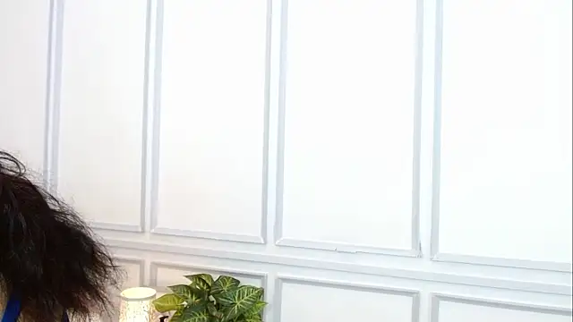 MiiaLane online show from November 2025 12:20:01 PM