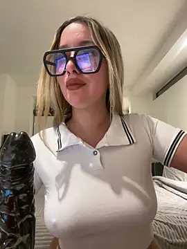 miagarcia250 online show from April 2026 03:44:01 AM