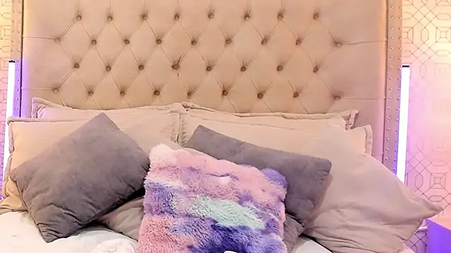 SuccubusDolly online show from November 2025 07:52:02 PM