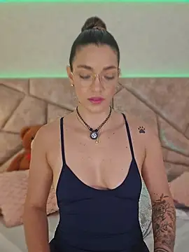 ClaradelMar online show from May 2026 10:16:02 AM
