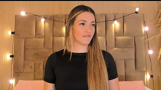 Snapshot of ClaradelMar chatting on November 2025 10:37:02 AM ClaradelMar online show from November 2025 10:37:02 AM