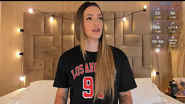 Snapshot of ClaradelMar chatting on November 2025 10:25:01 AM ClaradelMar online show from November 2025 10:25:01 AM